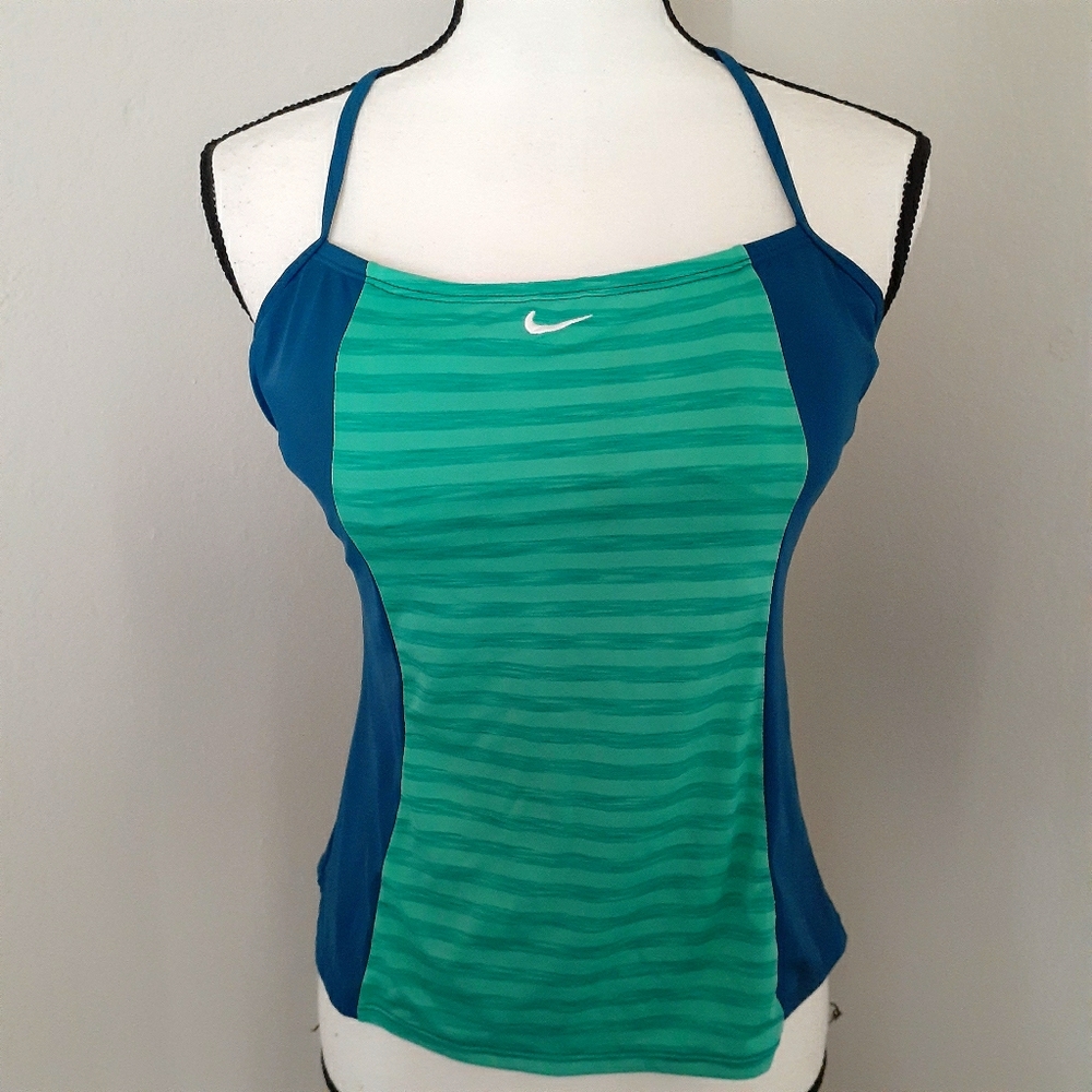 Nike top size M